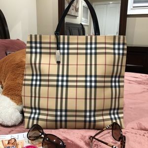 Burberry bag  💯 % authentic!!